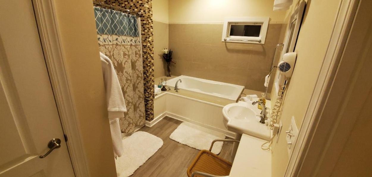  | Acorn Hill Lodge and Spa