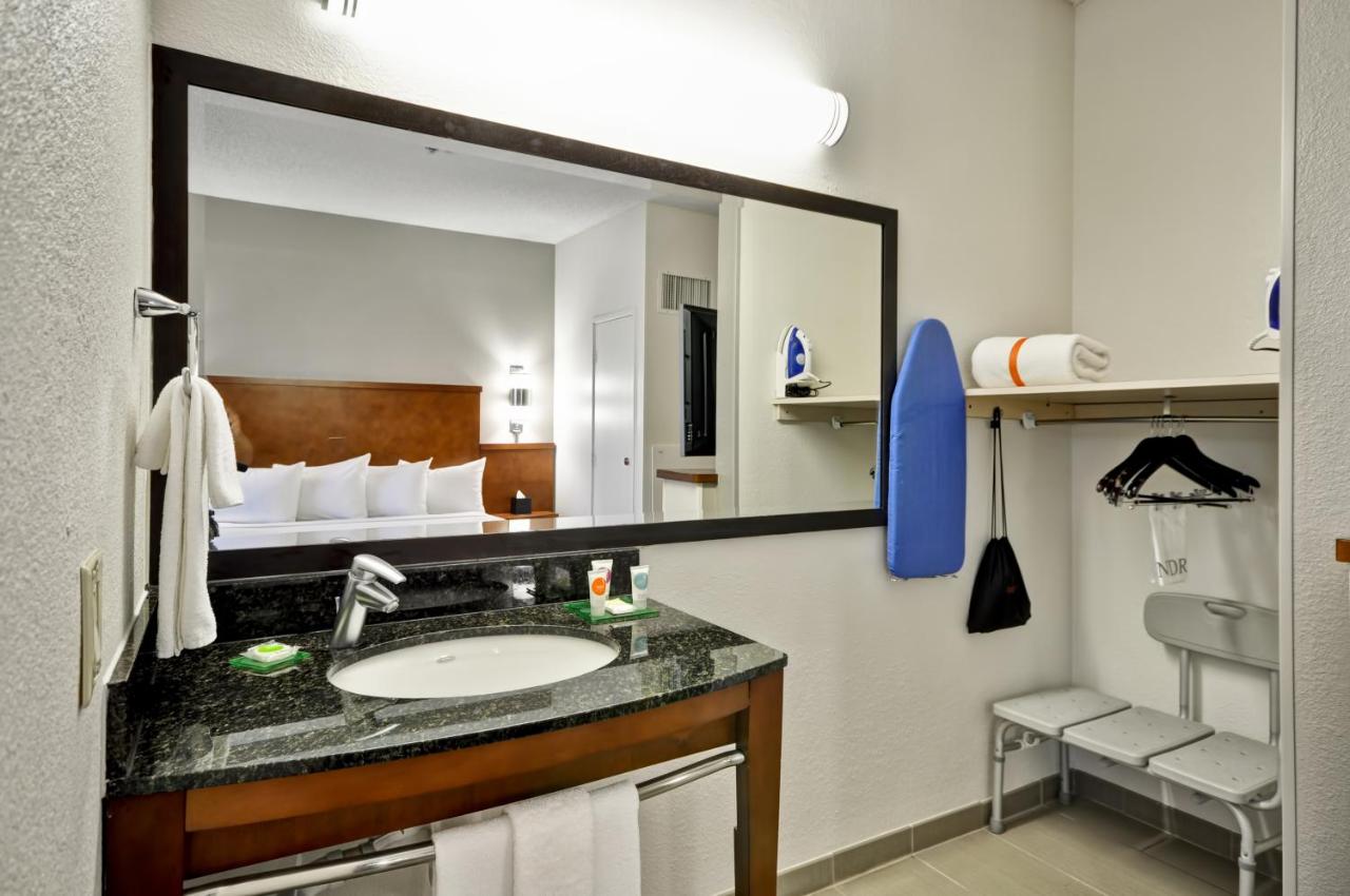 King Room with Roll-in Shower - Accessible at Hyatt Place Las Vegas