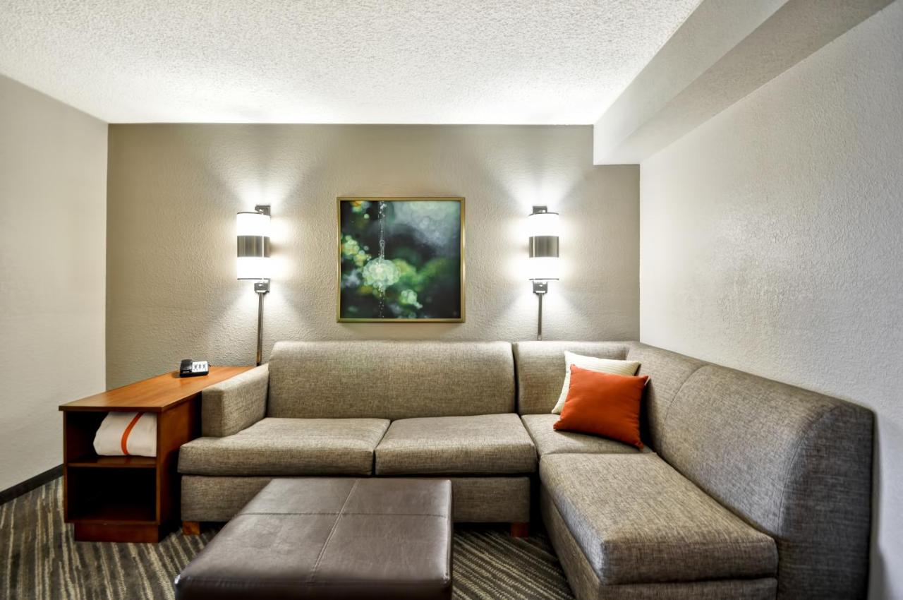 King Room with Roll-in Shower - Accessible at Hyatt Place Las Vegas