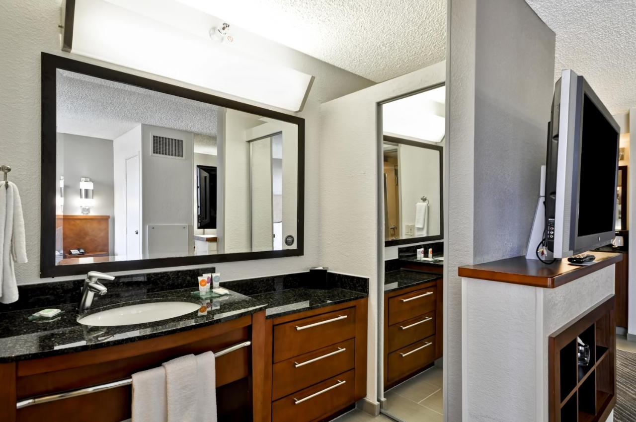 King Room with Roll-in Shower - Accessible at Hyatt Place Las Vegas