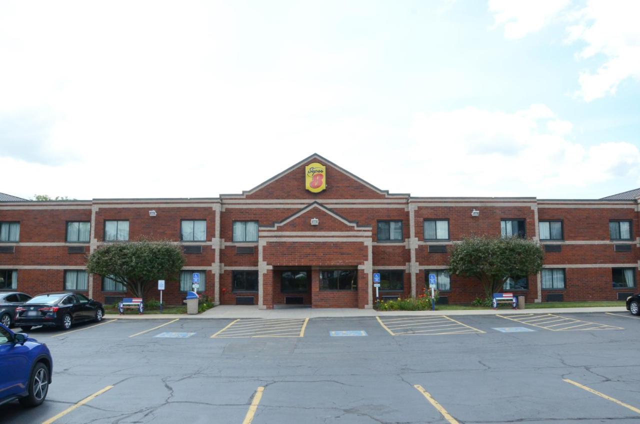 | Super 8 by Wyndham Elgin