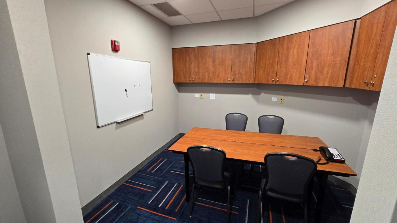 | Hampton Inn & Suites Chicago Deer Park