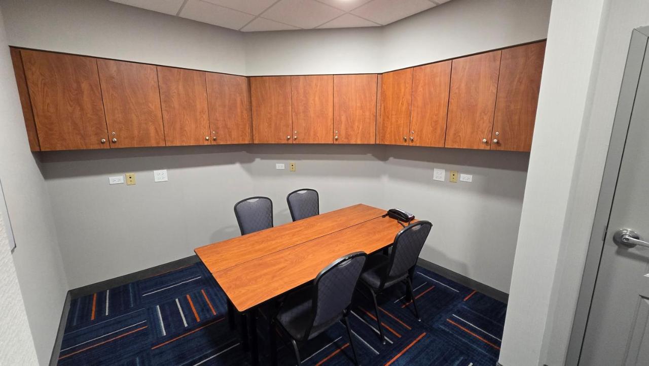 | Hampton Inn & Suites Chicago Deer Park