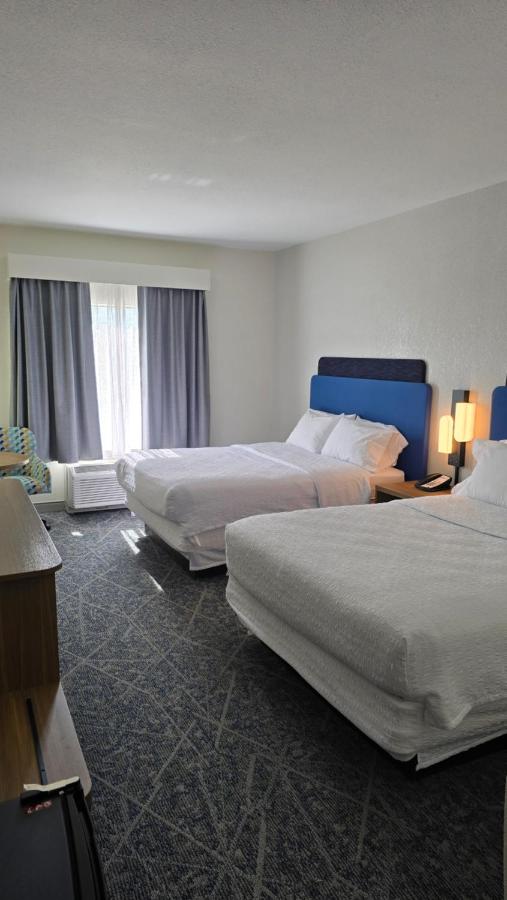 | Hampton Inn & Suites Chicago Deer Park