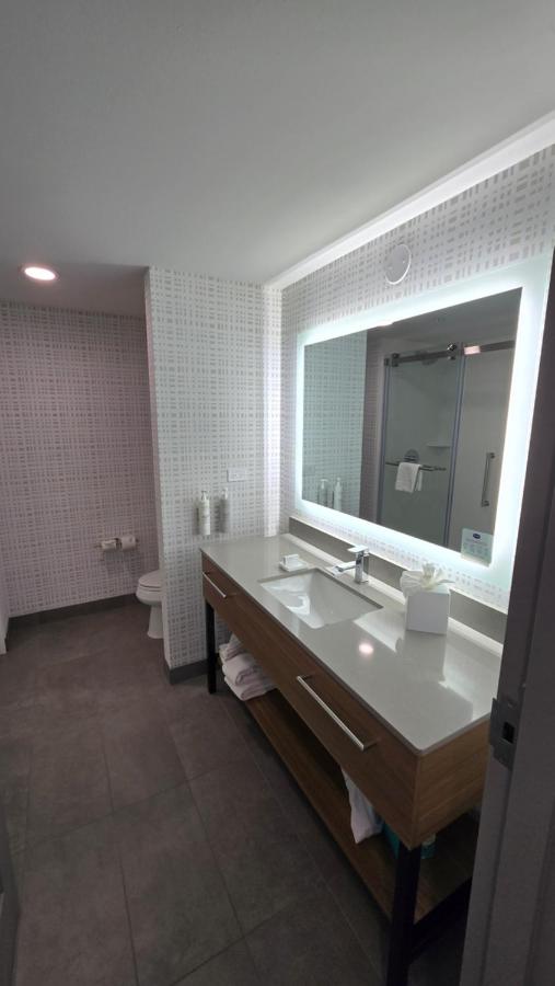 | Hampton Inn & Suites Chicago Deer Park