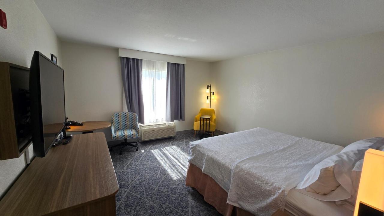 | Hampton Inn & Suites Chicago Deer Park
