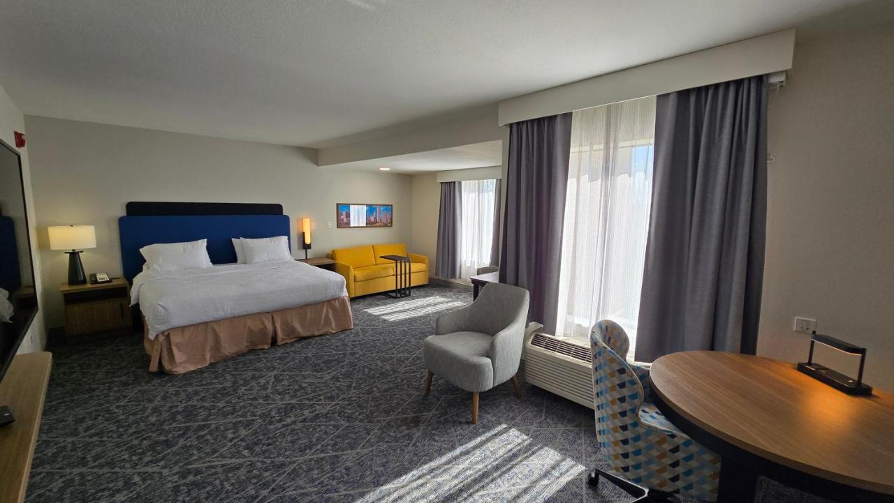 | Hampton Inn & Suites Chicago Deer Park