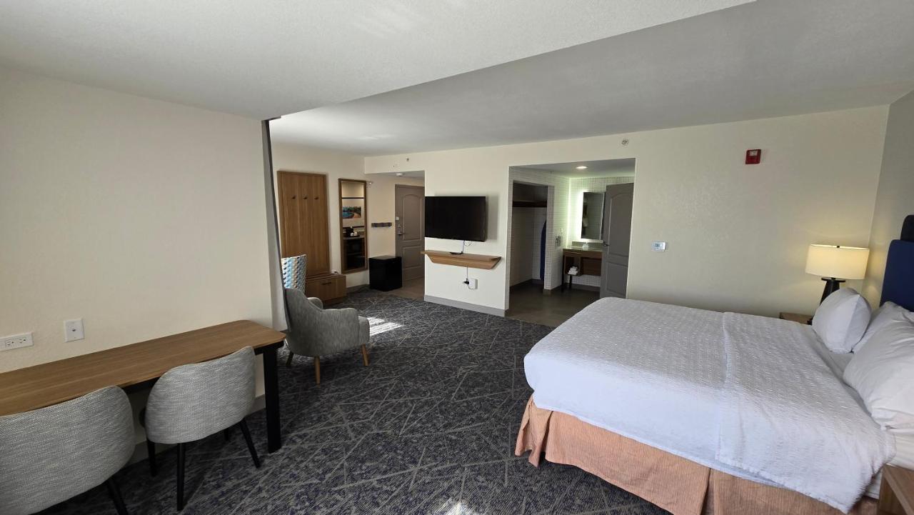 | Hampton Inn & Suites Chicago Deer Park