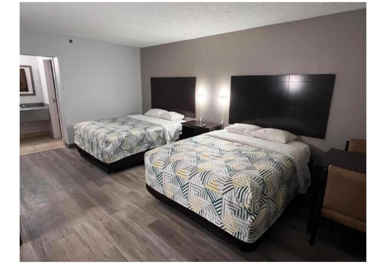 Queen Room with Two Queen Beds - Smoking at Motel 6 Oklahoma City, OK - Fairgrounds West
