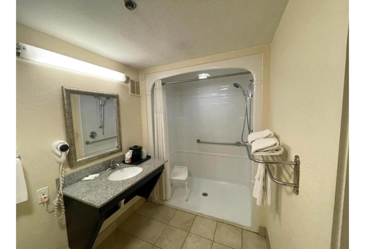 Deluxe King Room - Non-Smoking at Motel 6 Oklahoma City, OK - Fairgrounds West