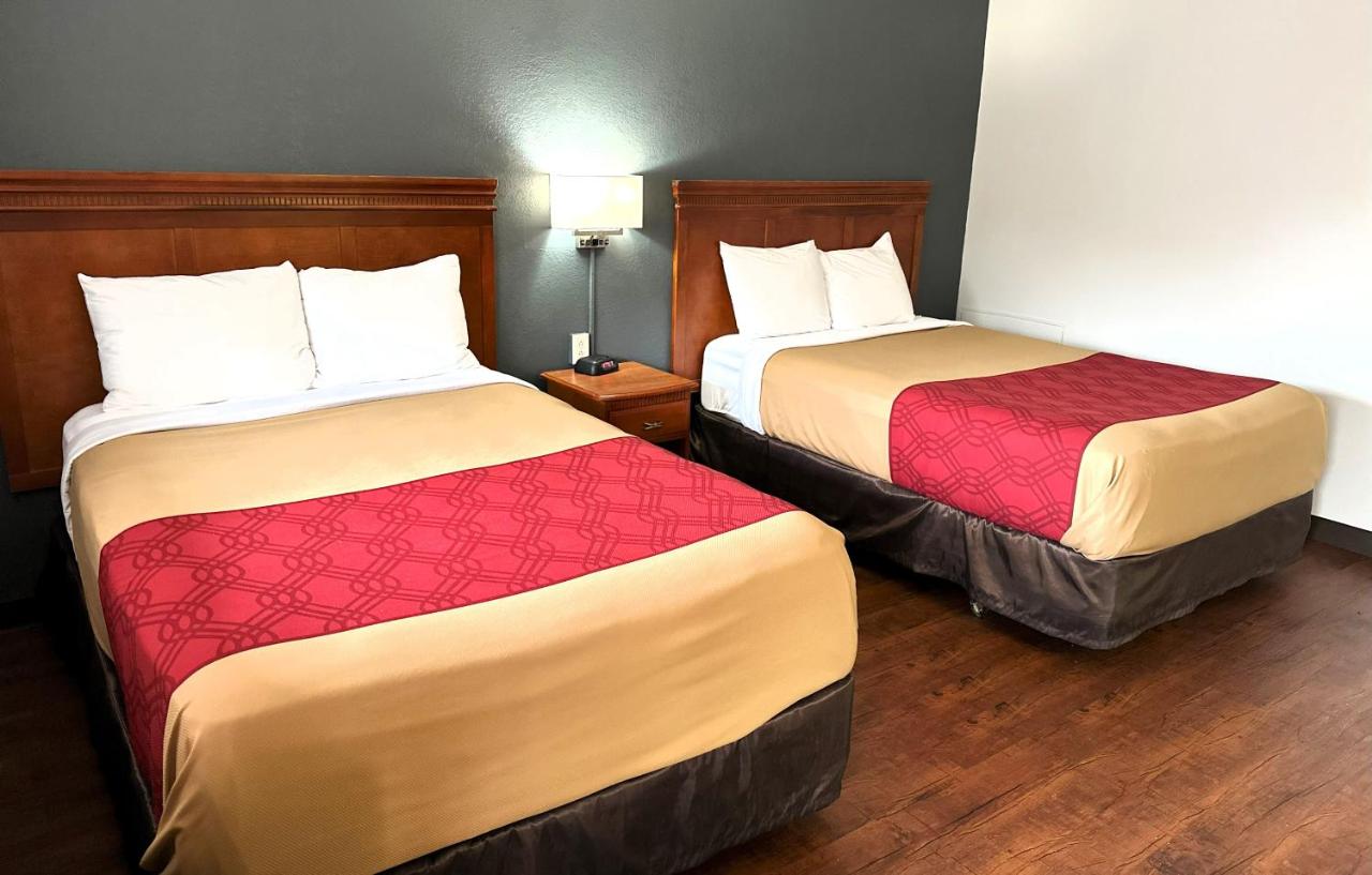 | Econo Lodge Drums