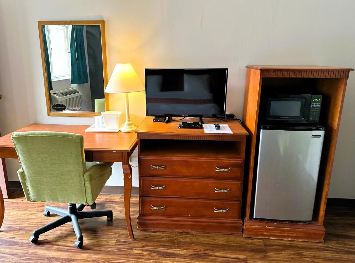 | Econo Lodge Drums
