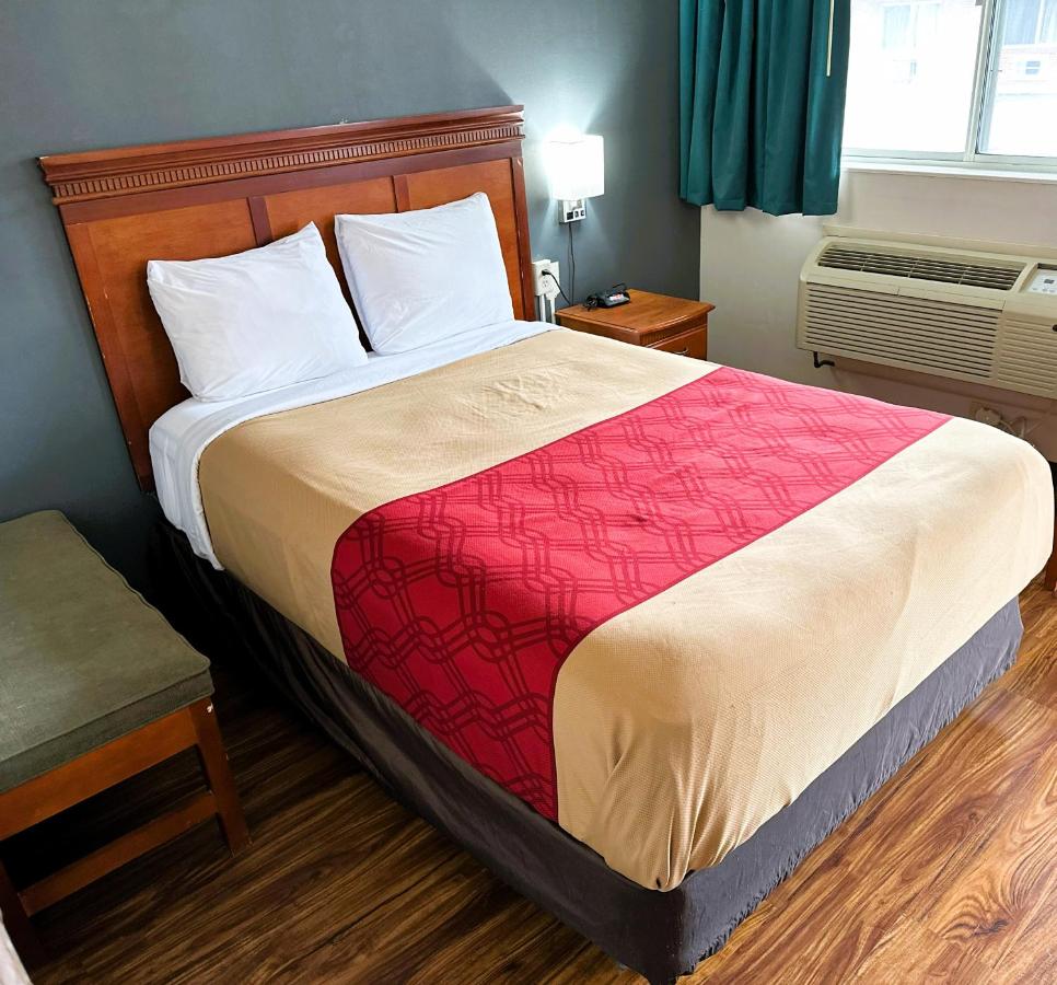 | Econo Lodge Drums