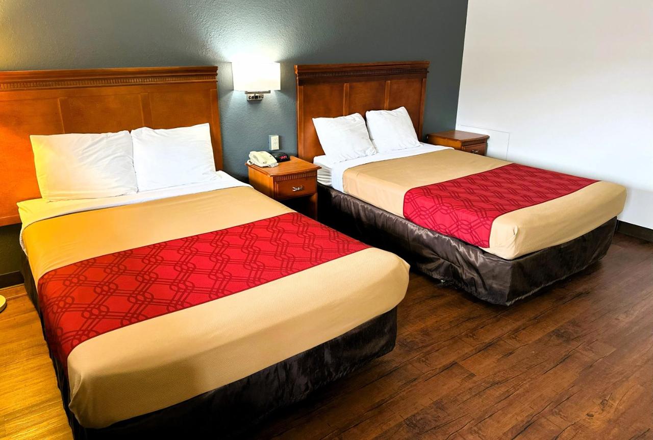 | Econo Lodge Drums