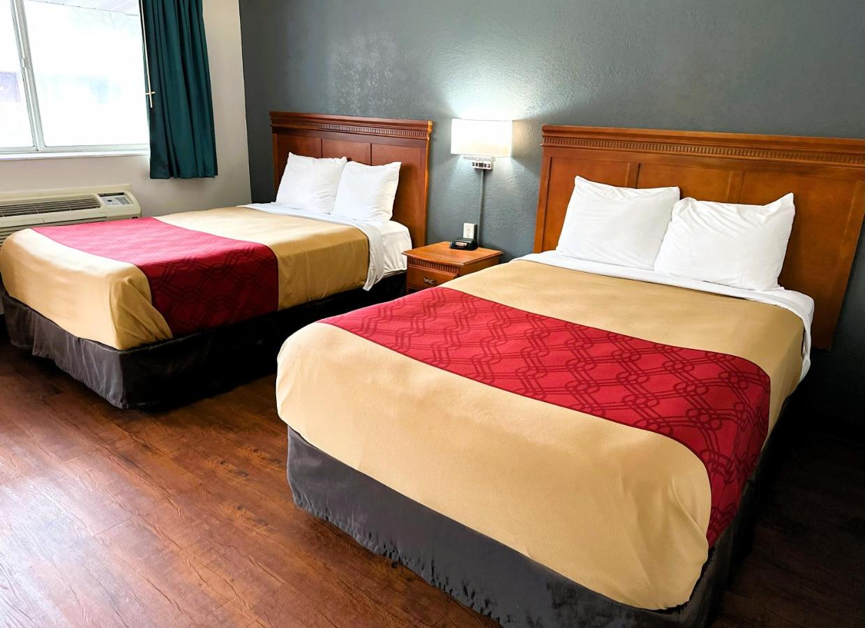 | Econo Lodge Drums