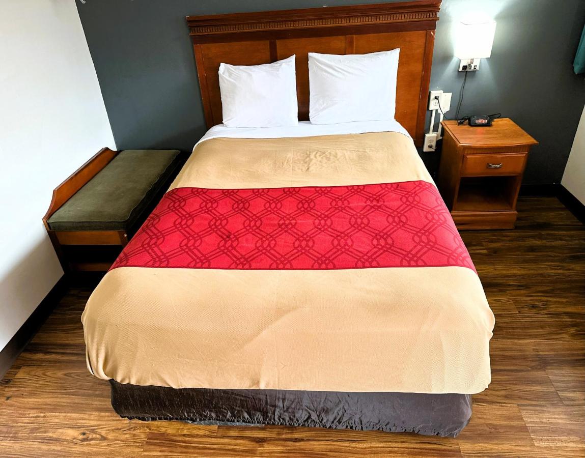 | Econo Lodge Drums