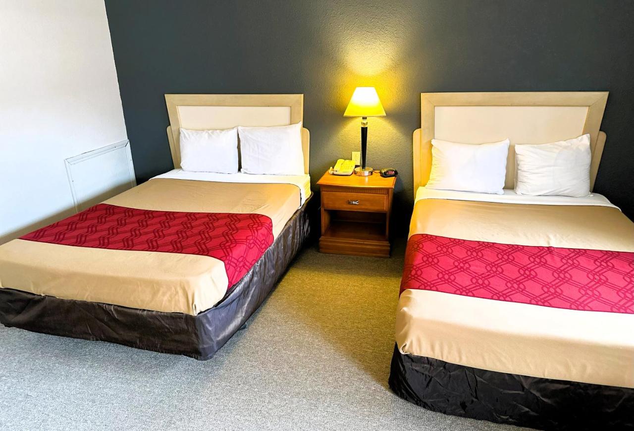  | Econo Lodge Drums