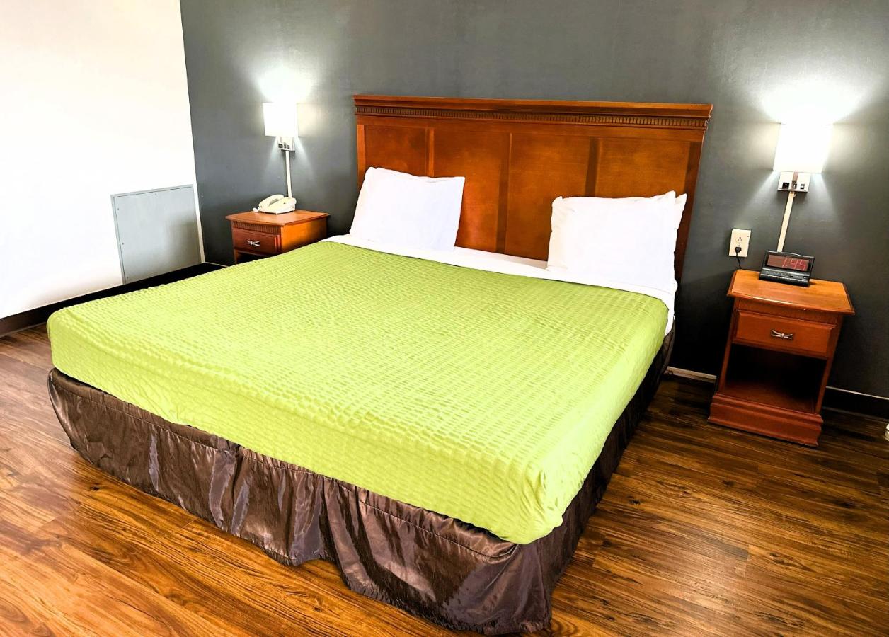 | Econo Lodge Drums