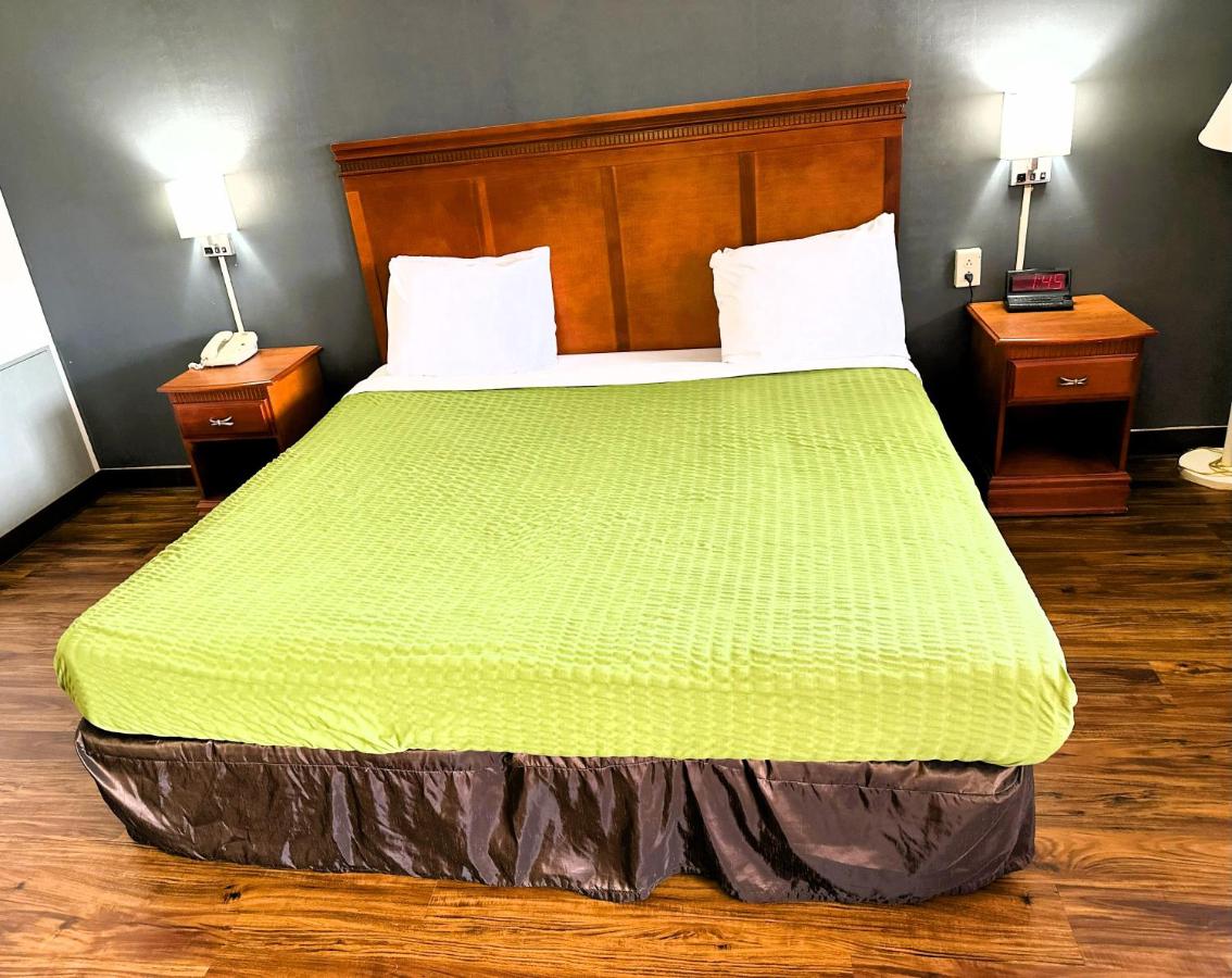 | Econo Lodge Drums