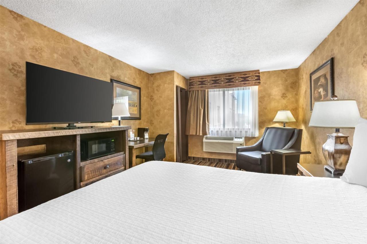 Queen Room - Hearing Accessible at Best Western Plus Inn of Santa Fe