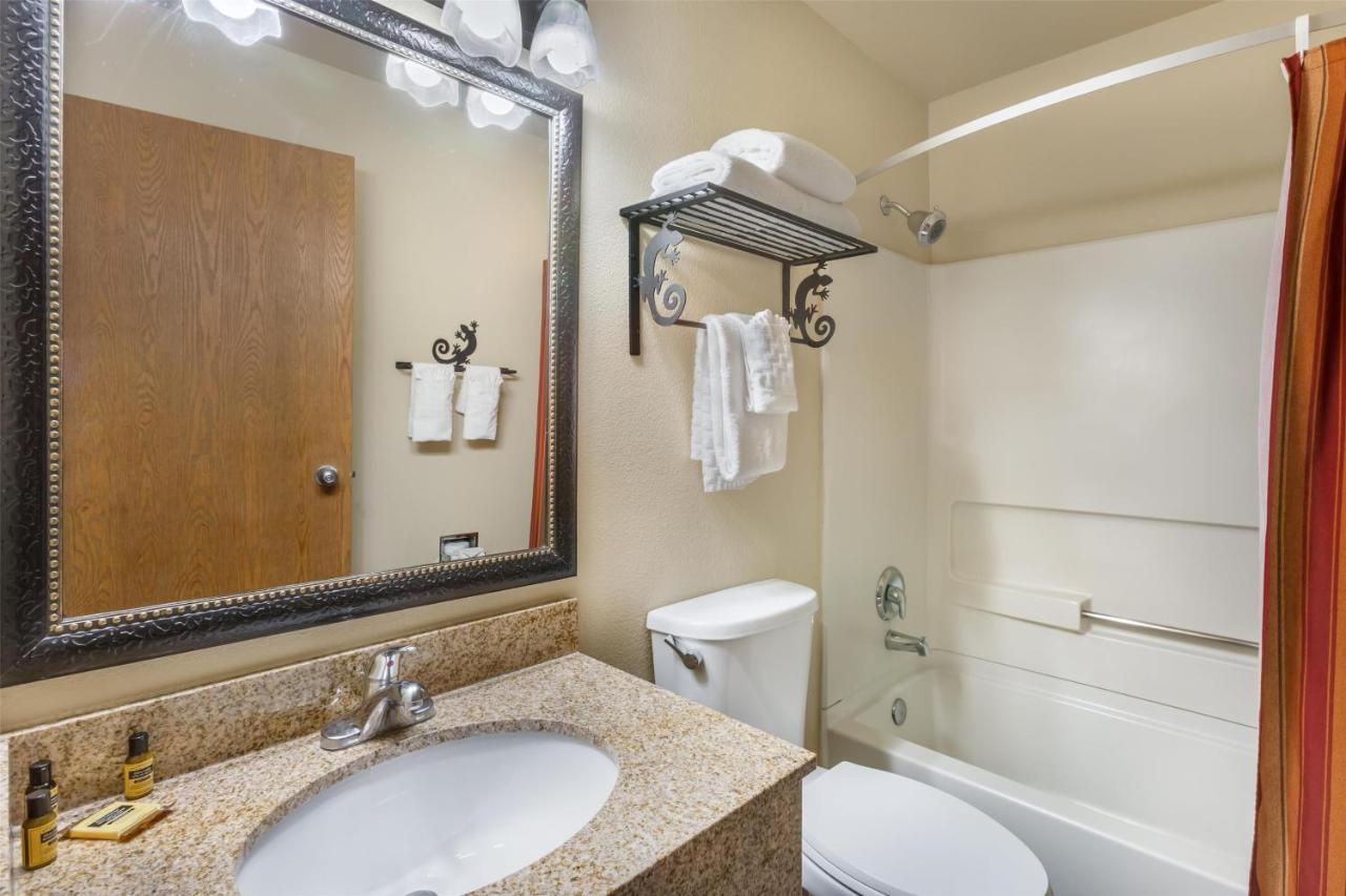 King Room - Non-Smoking at Best Western Plus Inn of Santa Fe