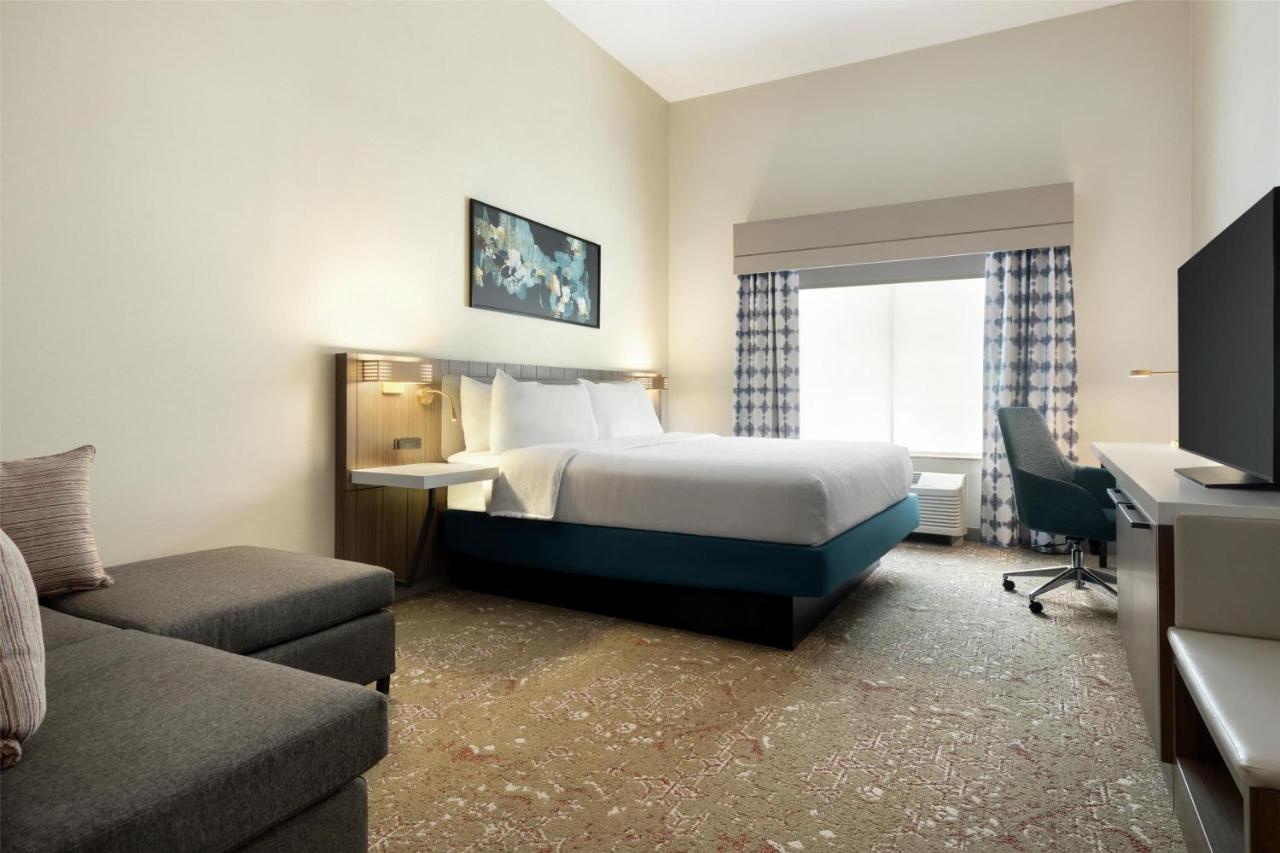 | Hilton Garden Inn Riverhead