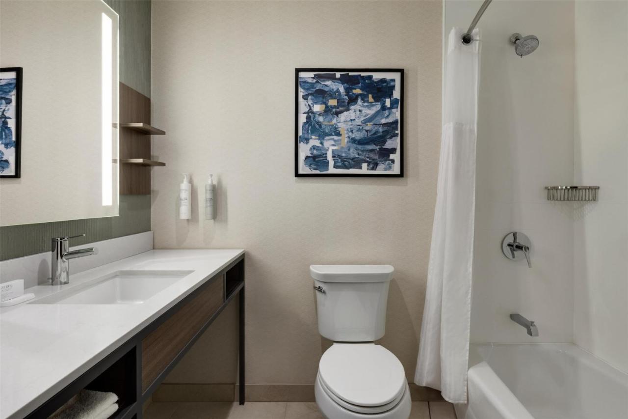 | Hilton Garden Inn Riverhead