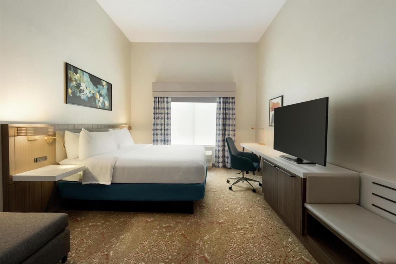 | Hilton Garden Inn Riverhead