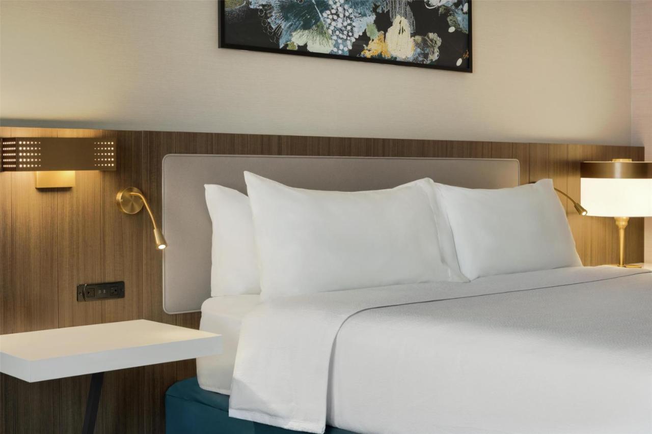 | Hilton Garden Inn Riverhead