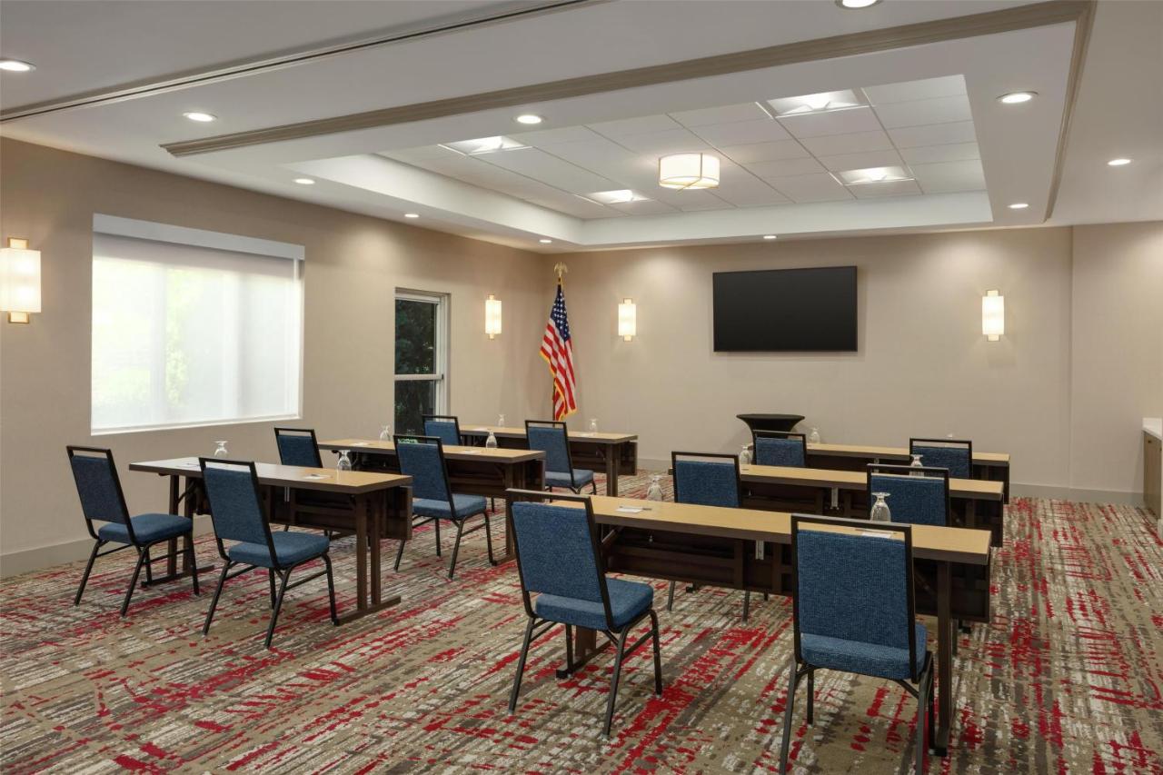 | Hilton Garden Inn Riverhead