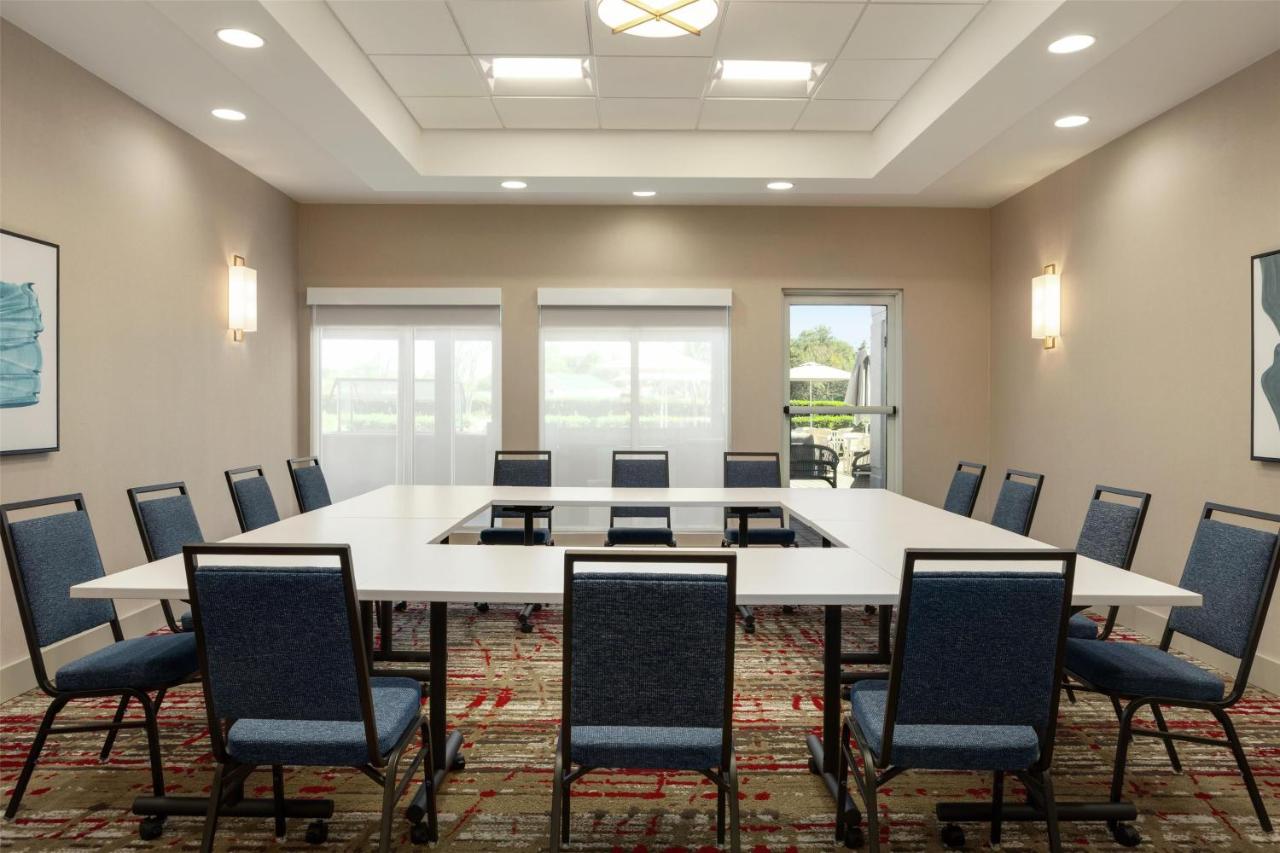 | Hilton Garden Inn Riverhead
