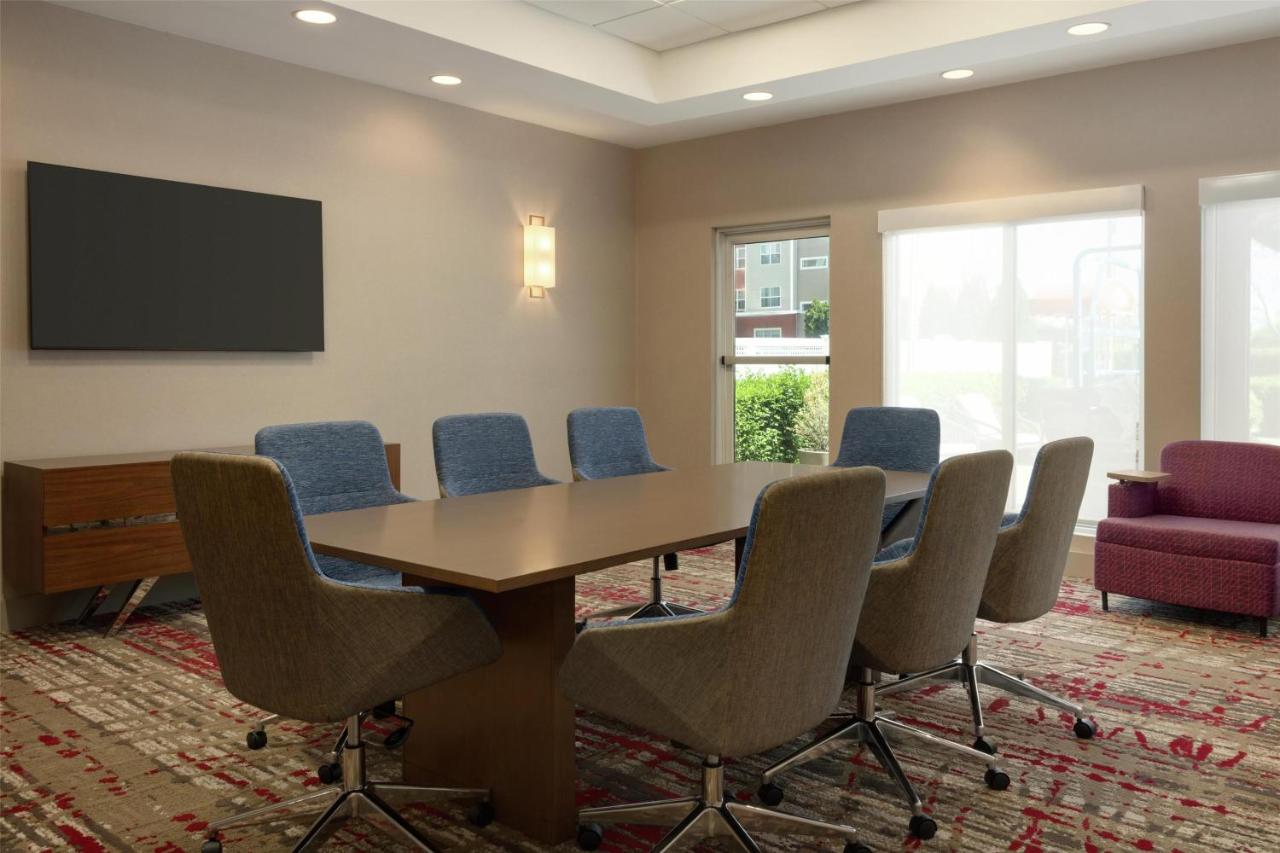 | Hilton Garden Inn Riverhead
