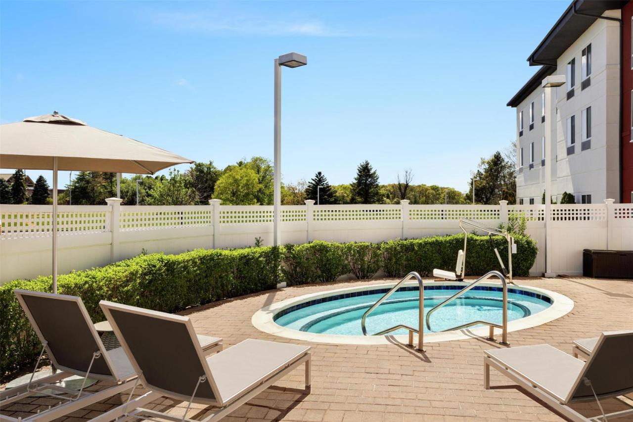 | Hilton Garden Inn Riverhead