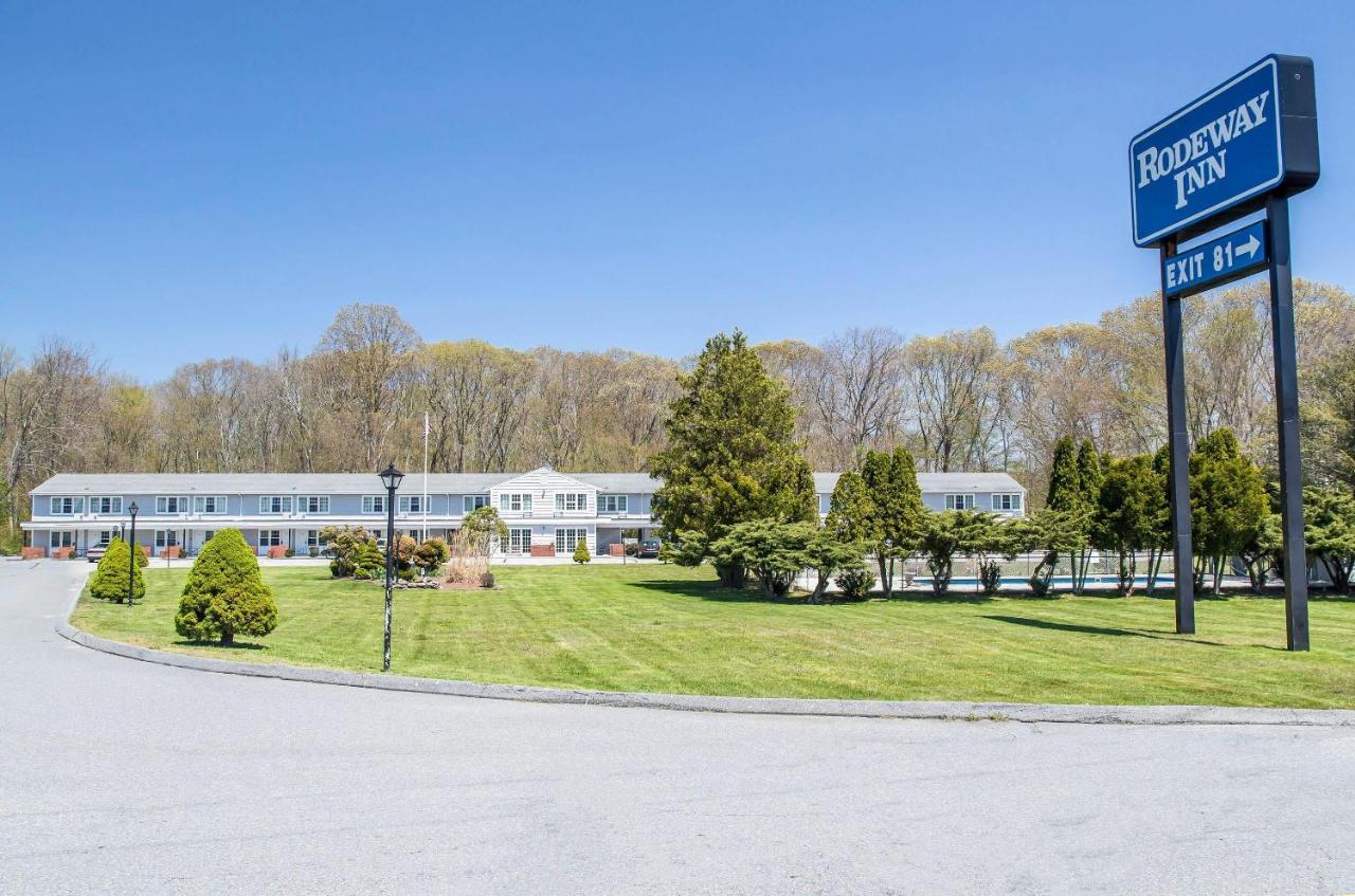 | Rodeway Inn Waterford - New London