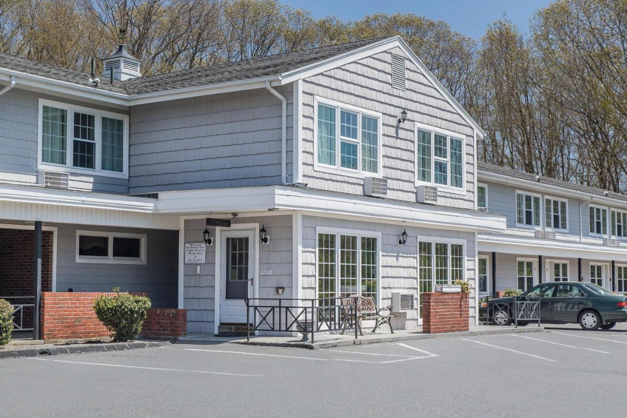 | Rodeway Inn Waterford - New London