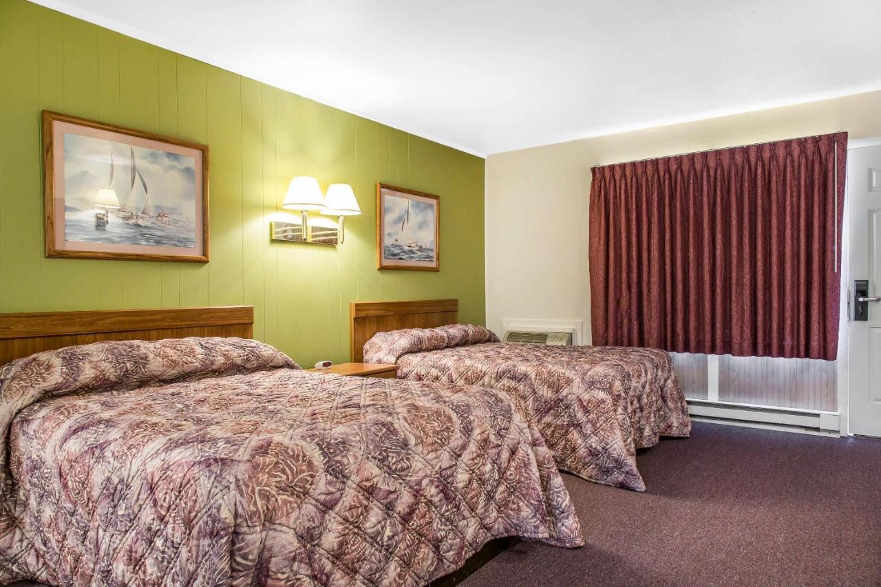 | Rodeway Inn Waterford - New London