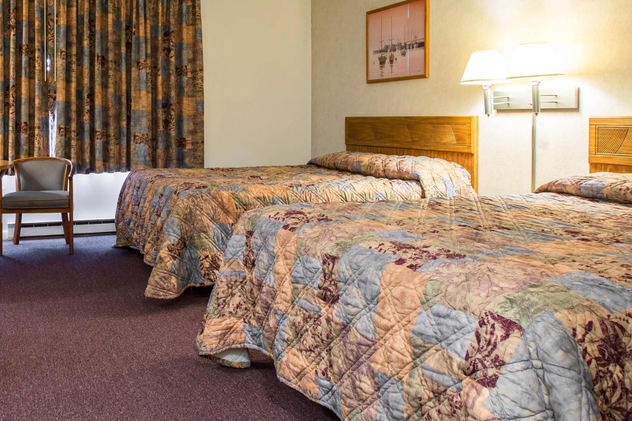 | Rodeway Inn Waterford - New London