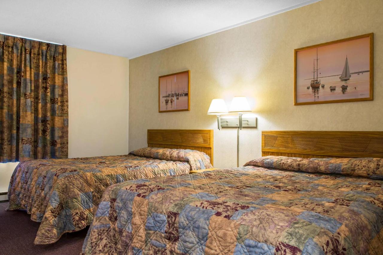 | Rodeway Inn Waterford - New London