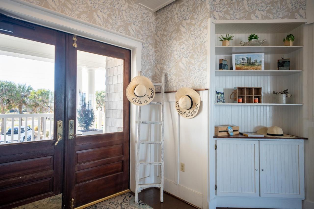 | Elizabeth Pointe Lodge