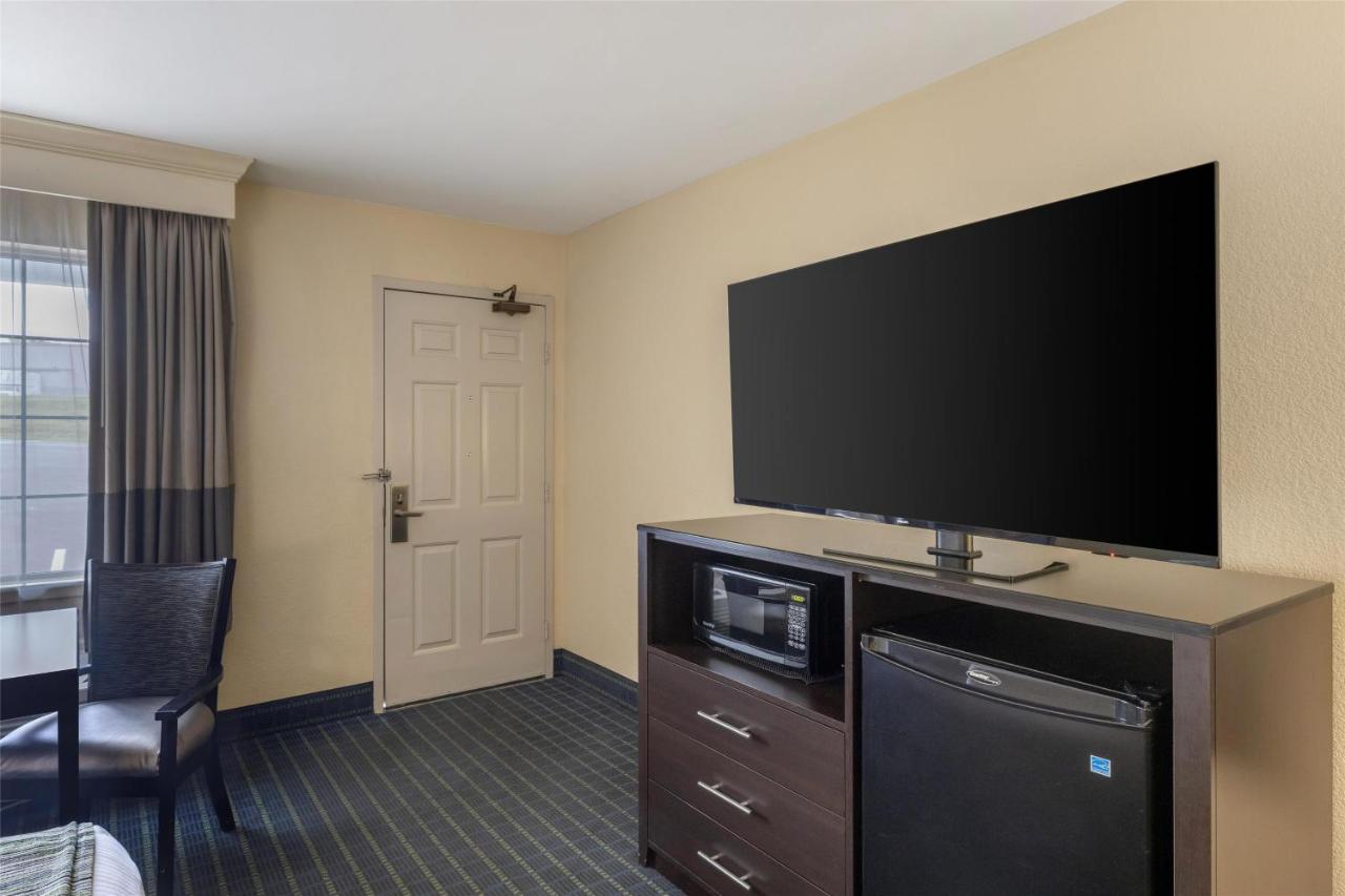 Double Room with Two Double Beds and Roll-In Shower - Disability Accessible at Best Western Parkside Inn