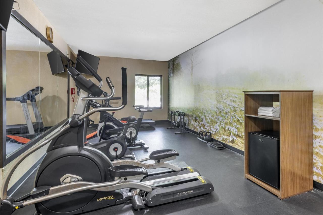 | Best Western Plus Lee's Summit Hotel & Suites