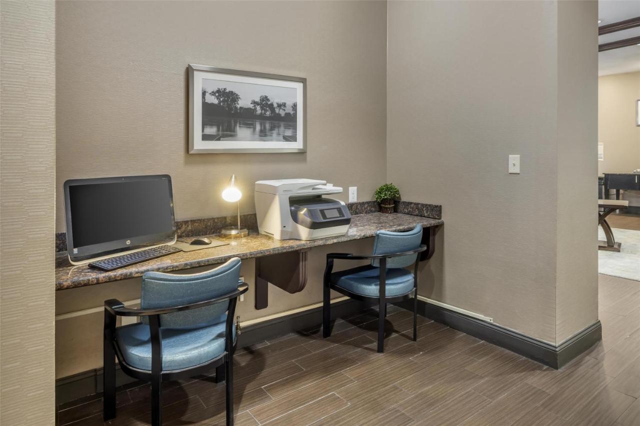 | Best Western Plus Lee's Summit Hotel & Suites