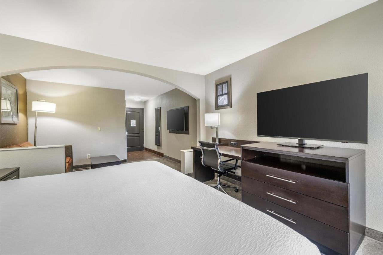 | Best Western Plus Lee's Summit Hotel & Suites