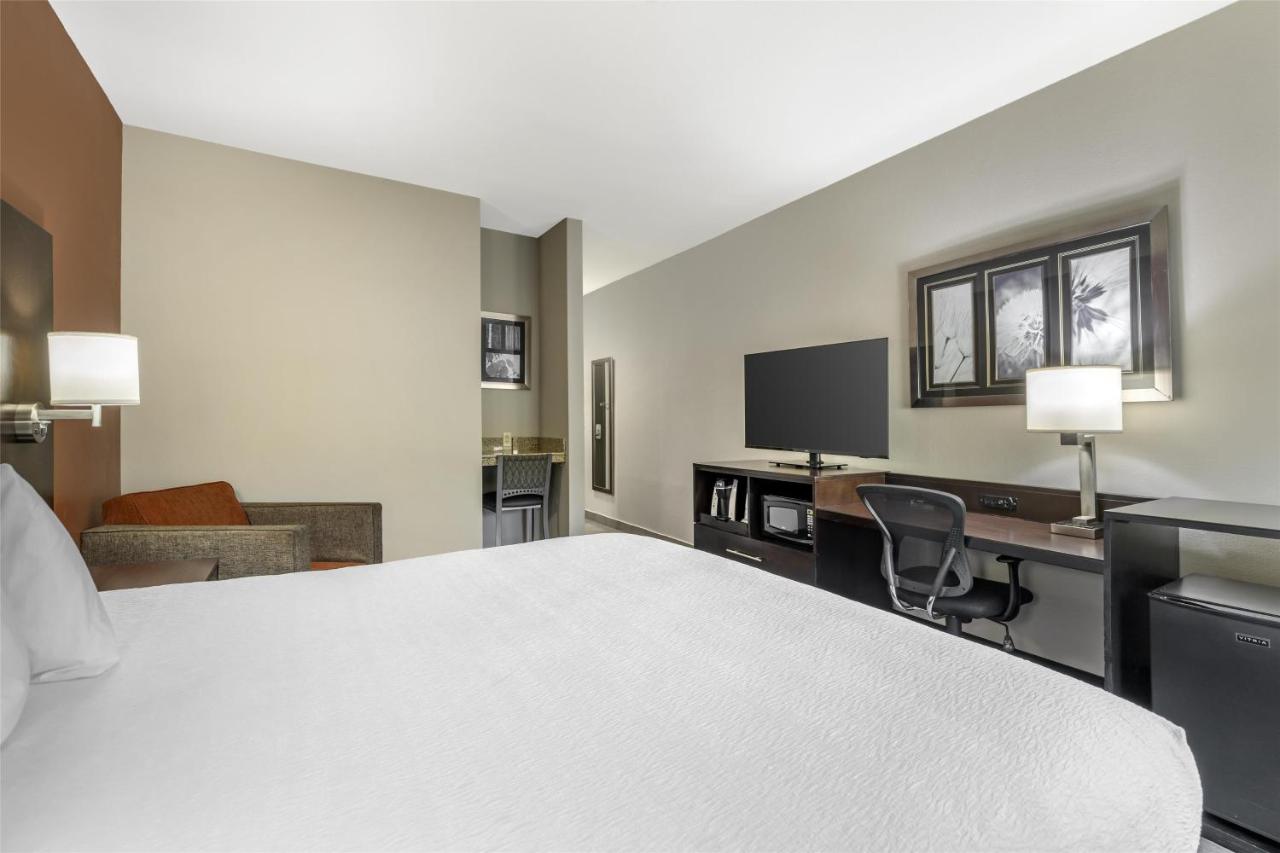 | Best Western Plus Lee's Summit Hotel & Suites