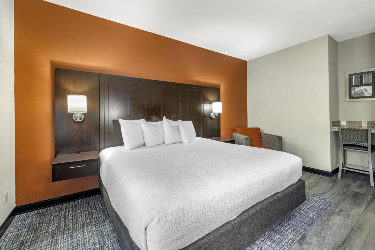 | Best Western Plus Lee's Summit Hotel & Suites
