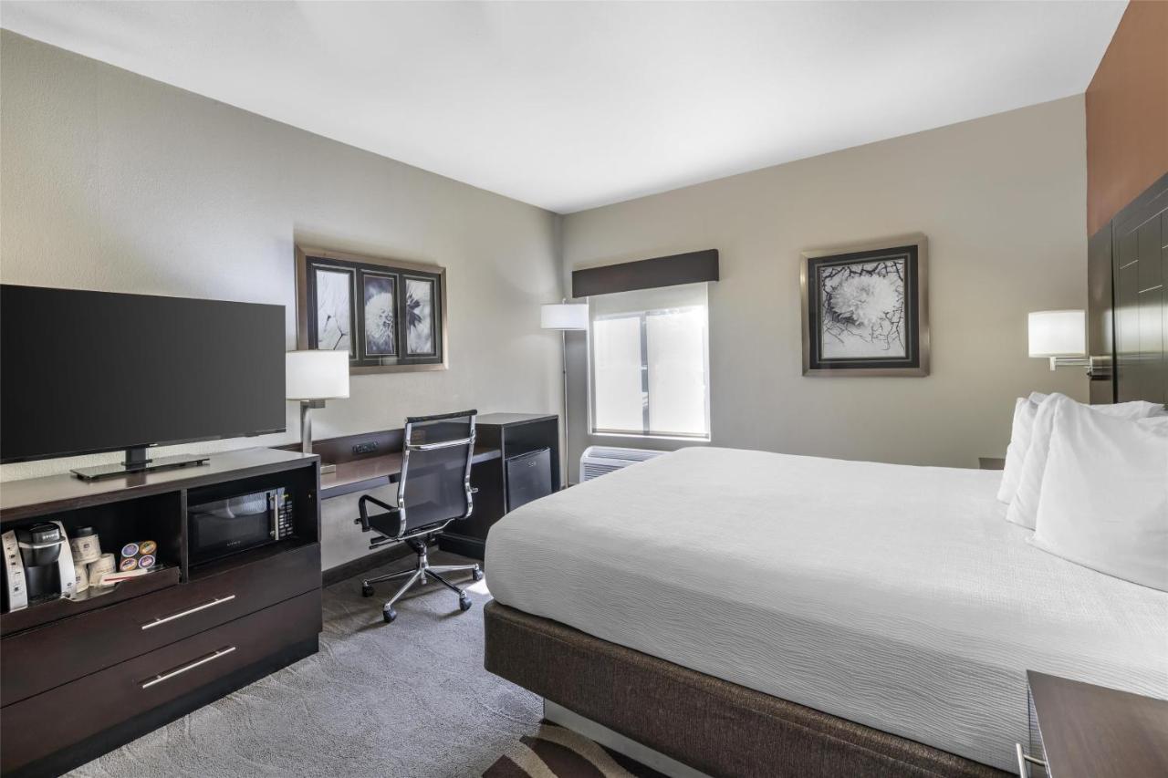 King Room with Roll-In Shower - Disability Access at Best Western Plus Lee's Summit Hotel & Suites