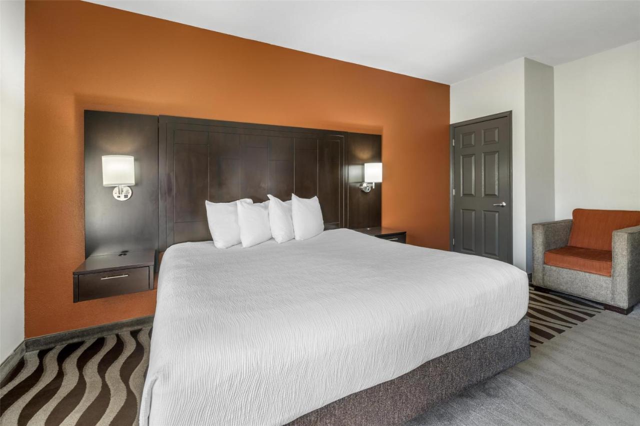 | Best Western Plus Lee's Summit Hotel & Suites