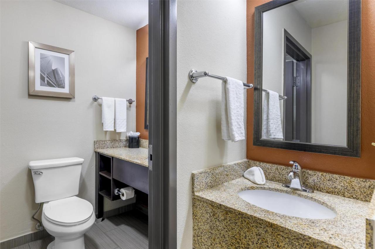 | Best Western Plus Lee's Summit Hotel & Suites