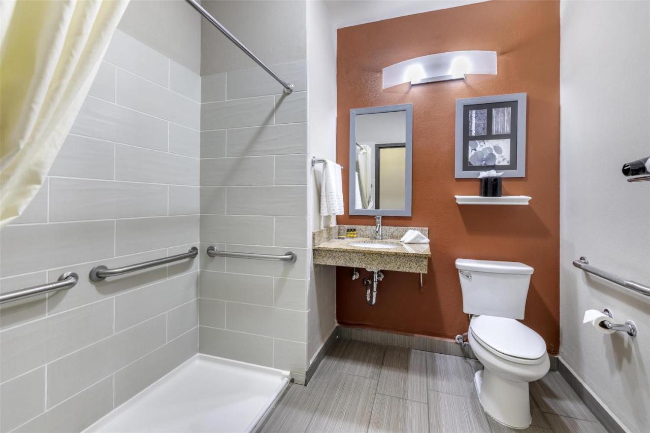 | Best Western Plus Lee's Summit Hotel & Suites