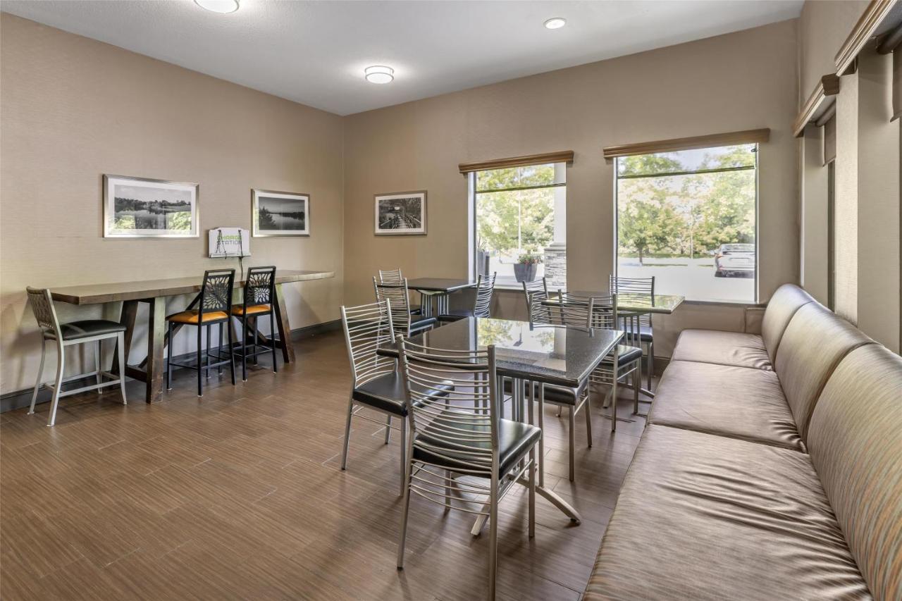 | Best Western Plus Lee's Summit Hotel & Suites